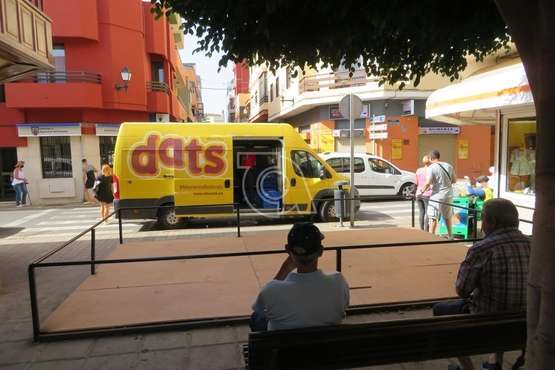 Disciplina Urbanística abre expediente a una terraza que ocupa sin permiso suelo público en Los Llanos (Foto TA)